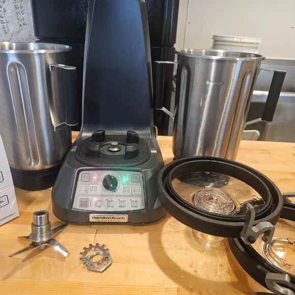 Commercial 1 Gallon Hamilton Beach Blender Two Containers Sharpened Blade Assem. - Picture 1 of 9
